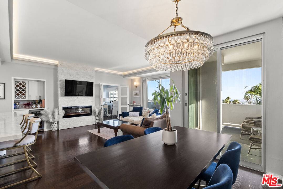 7250   Franklin Ave 2BR Hollywood Hills East La