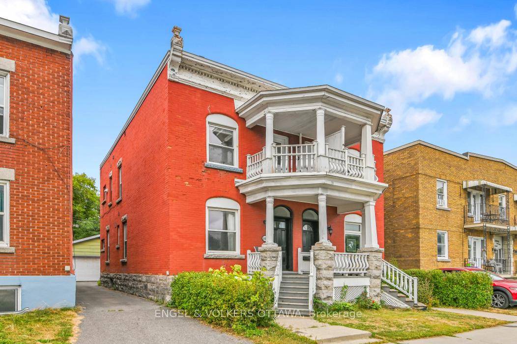 Centrally located in one of Ottawa's most walkable and vibrant neighbourhoods, this recently painted main level unit with a basement living area is set within a classic brick home and ...