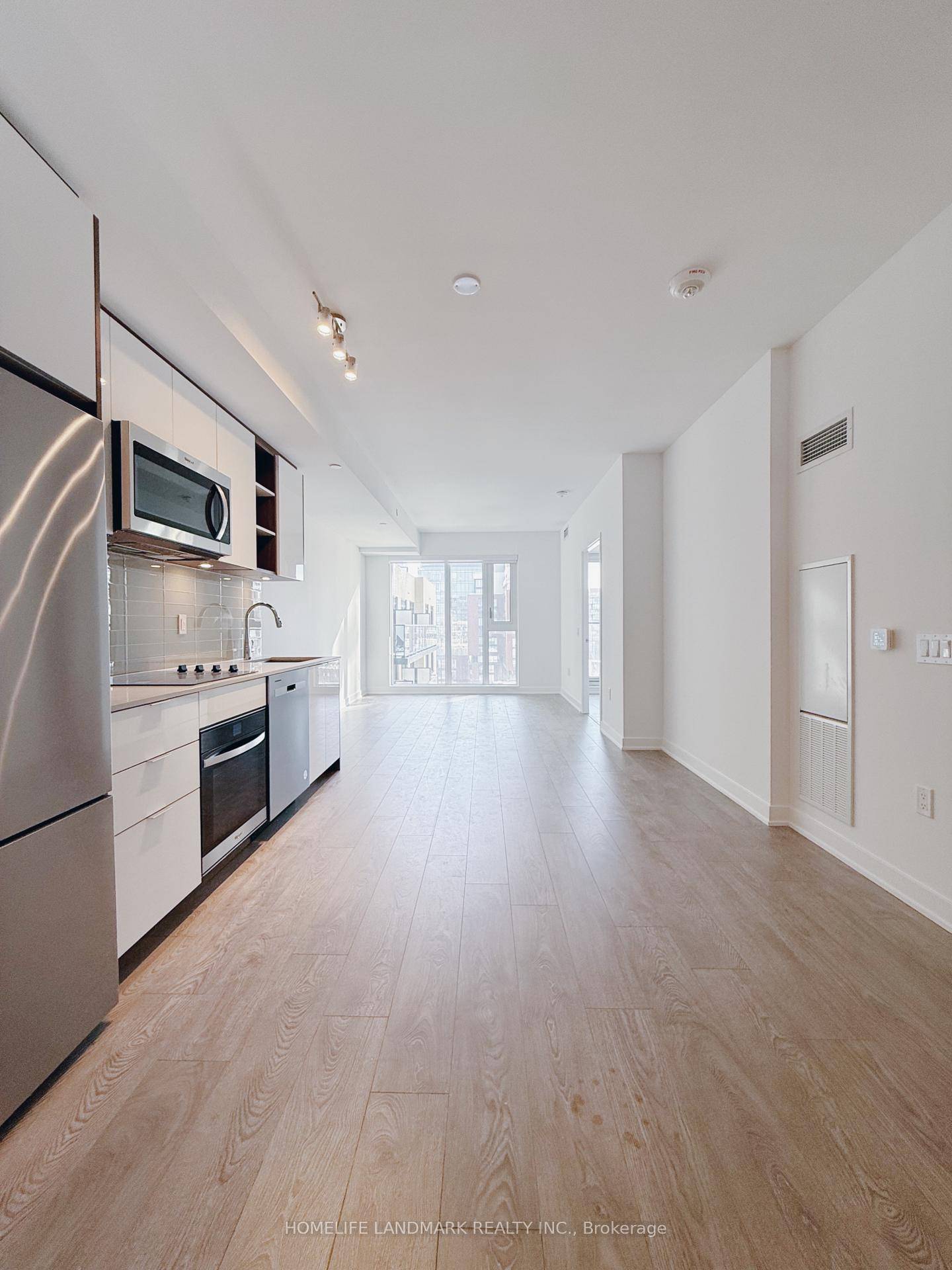 Brand new large unit size 1 bed den, 2 bath unit.