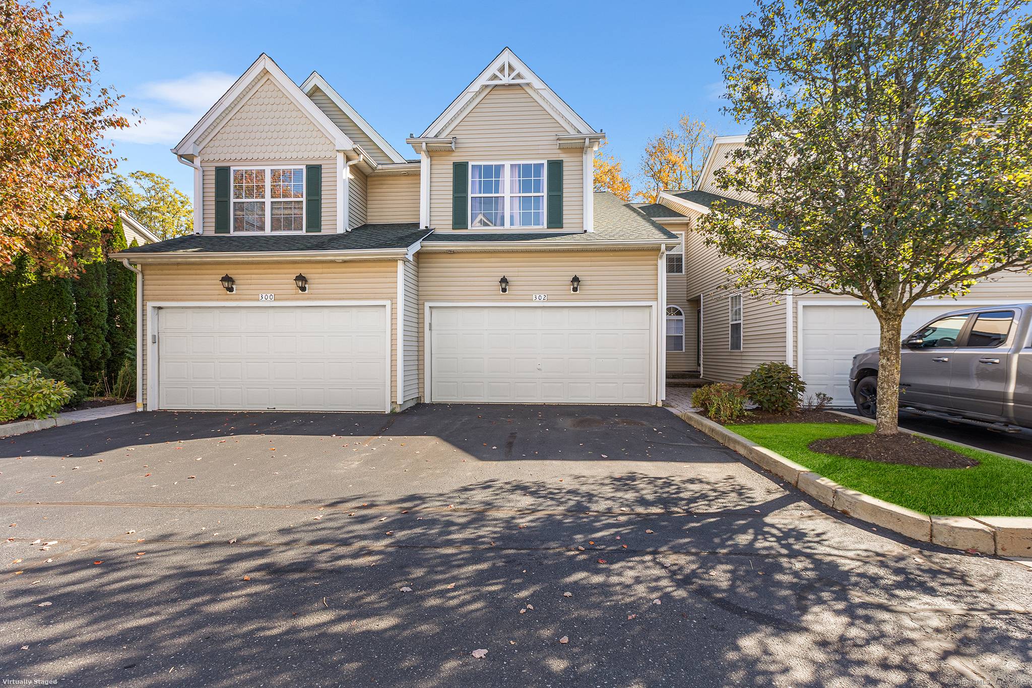 Welcome to this beautifully cared for and sun filled townhouse located in sought after Lexington Meadows.