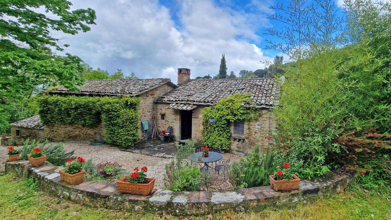 House in Cortona for sale, ex-mill, restored completely, a two storey building. Olive grove, park, forest.