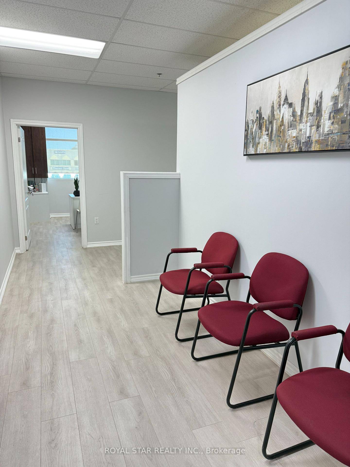 Fantastic office space for sale in a prime location !