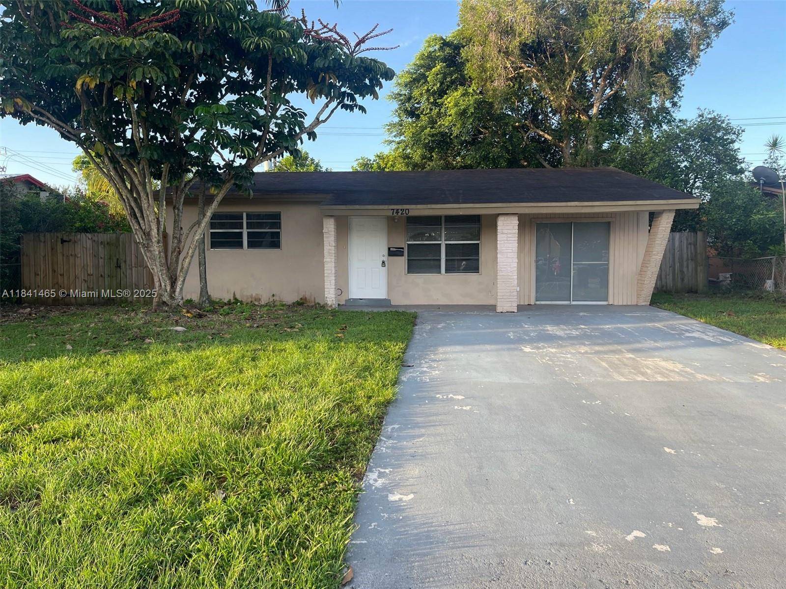 Move In Ready 3 Bedroom, 2 Bathroom Home in Hollywood, Florida This well maintained home offers three bedrooms and two bathrooms in a central Hollywood location.