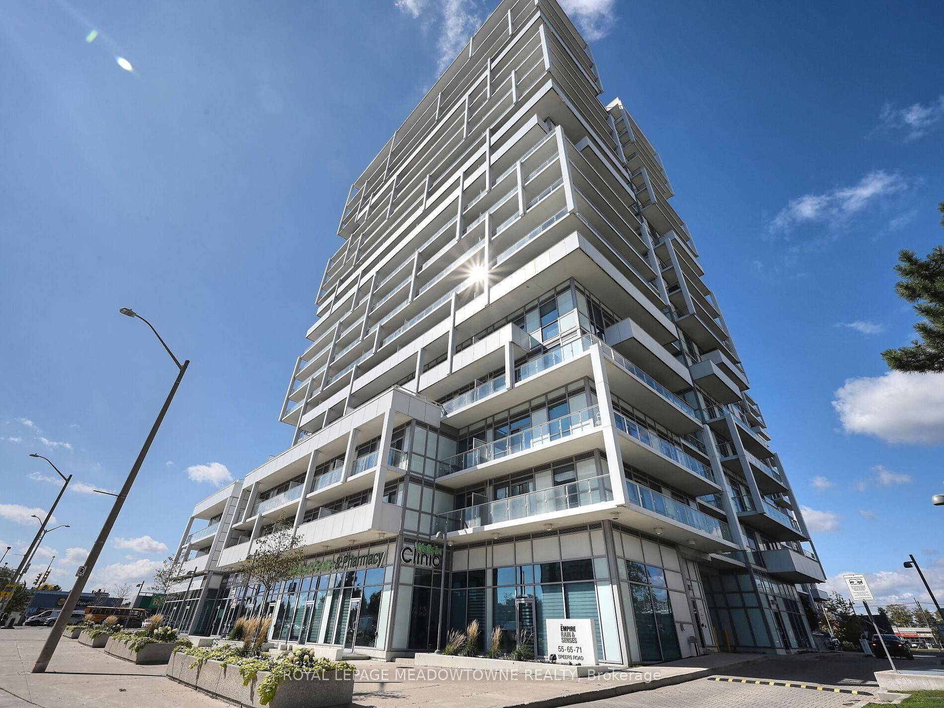 Discover this exquisitely home in a prime Oakville location, blending modern style with ultimate convenience.