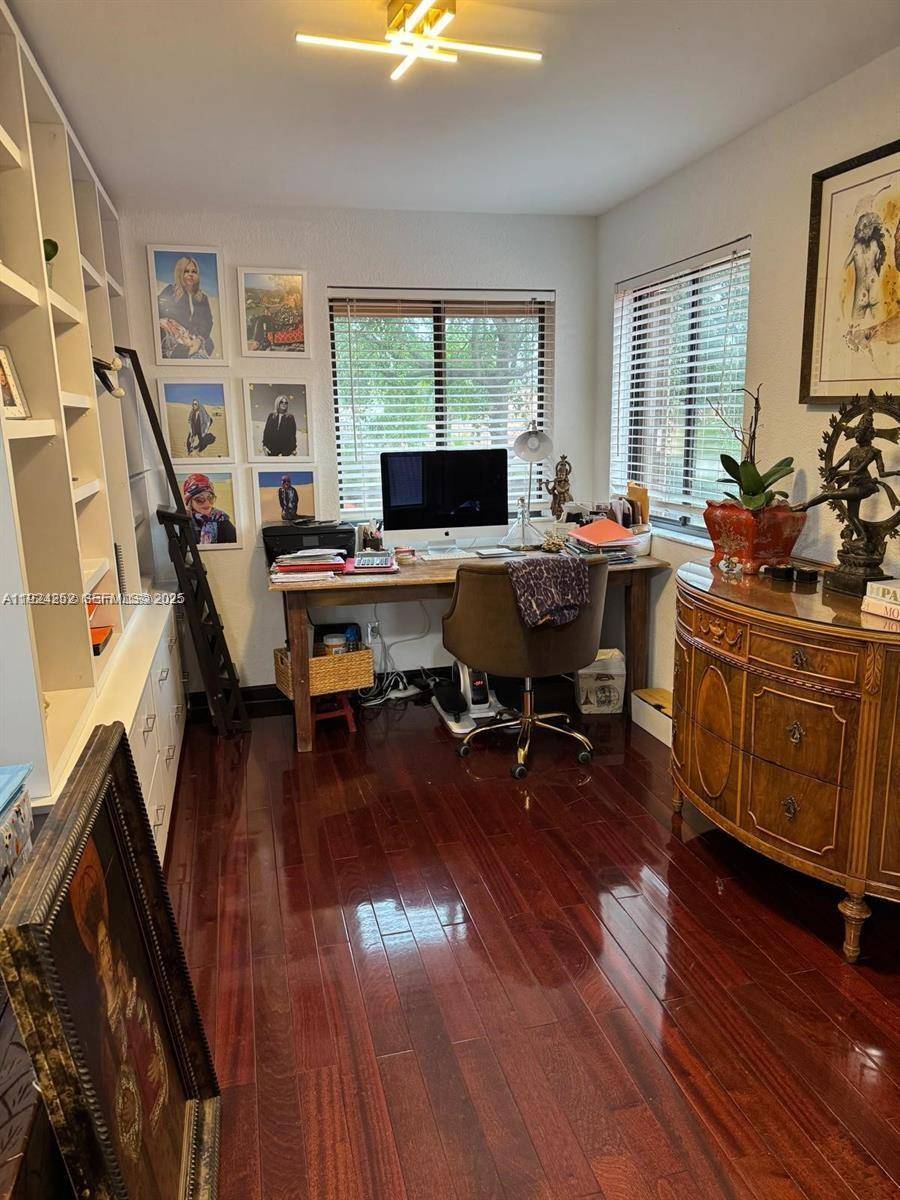 The most beautiful home with swimming pool and great upstairs, Virtual Tour https www.