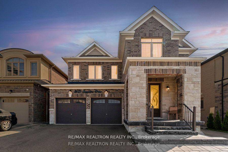 Luxury Dream Home Awaits !