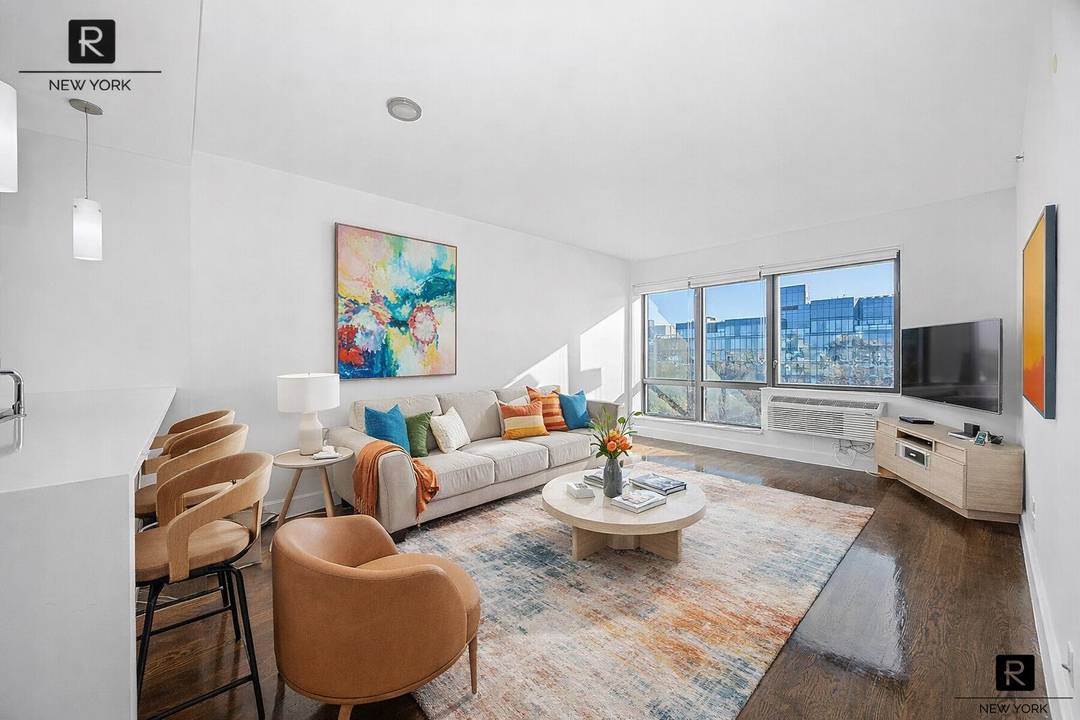 South facing. Park front.