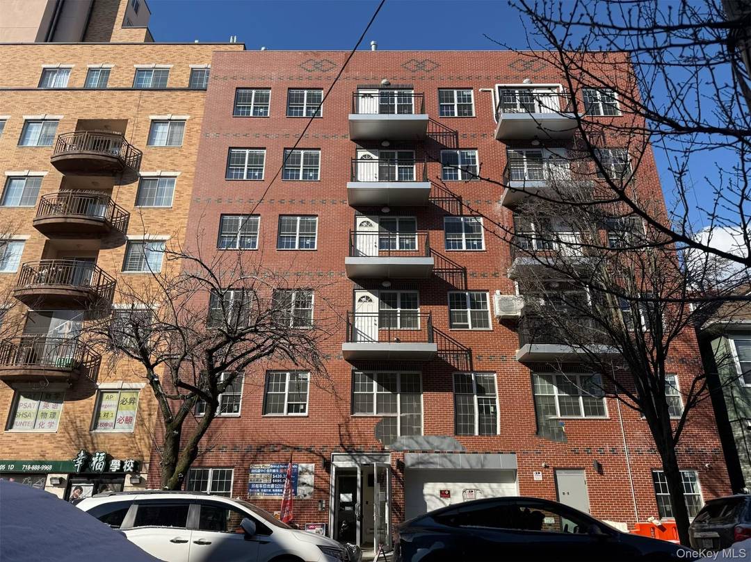 Walking distance to Main Street subway station, Long Island Railroad station, supermarkets, and shopping malls.