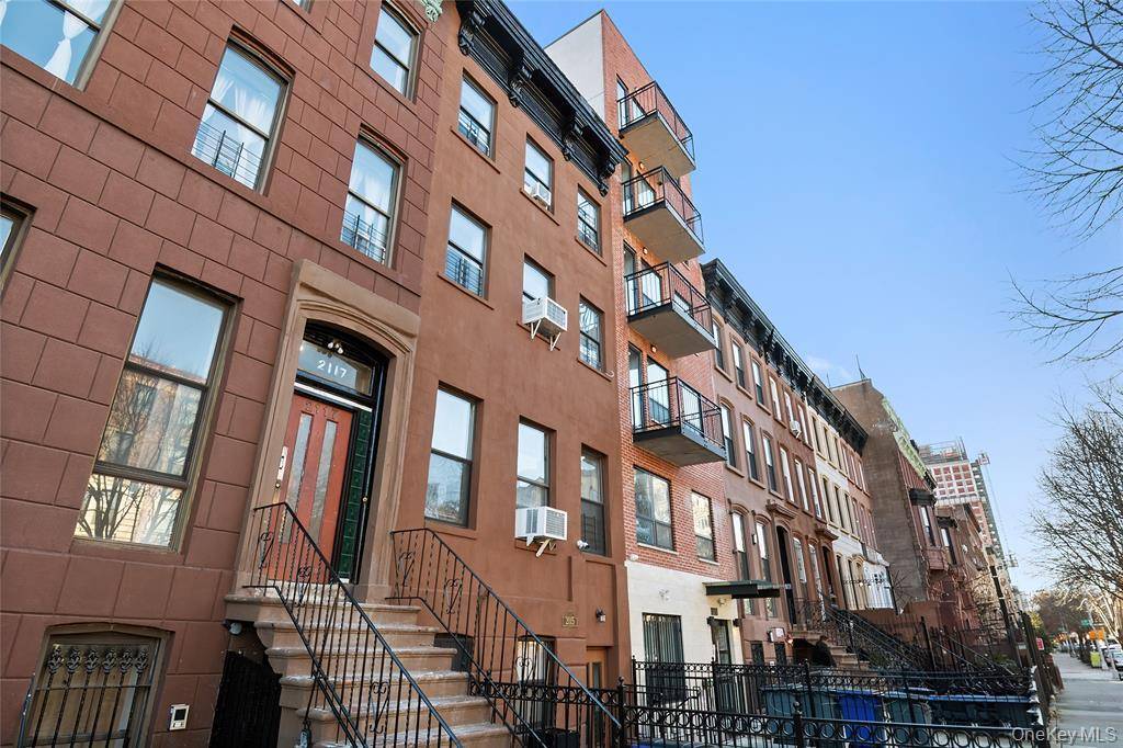 4 Family, plus 6 SRO's, a total of 10 apartments with a yearly income of 280, 000 and ideally situated in the lively central side of Harlem !