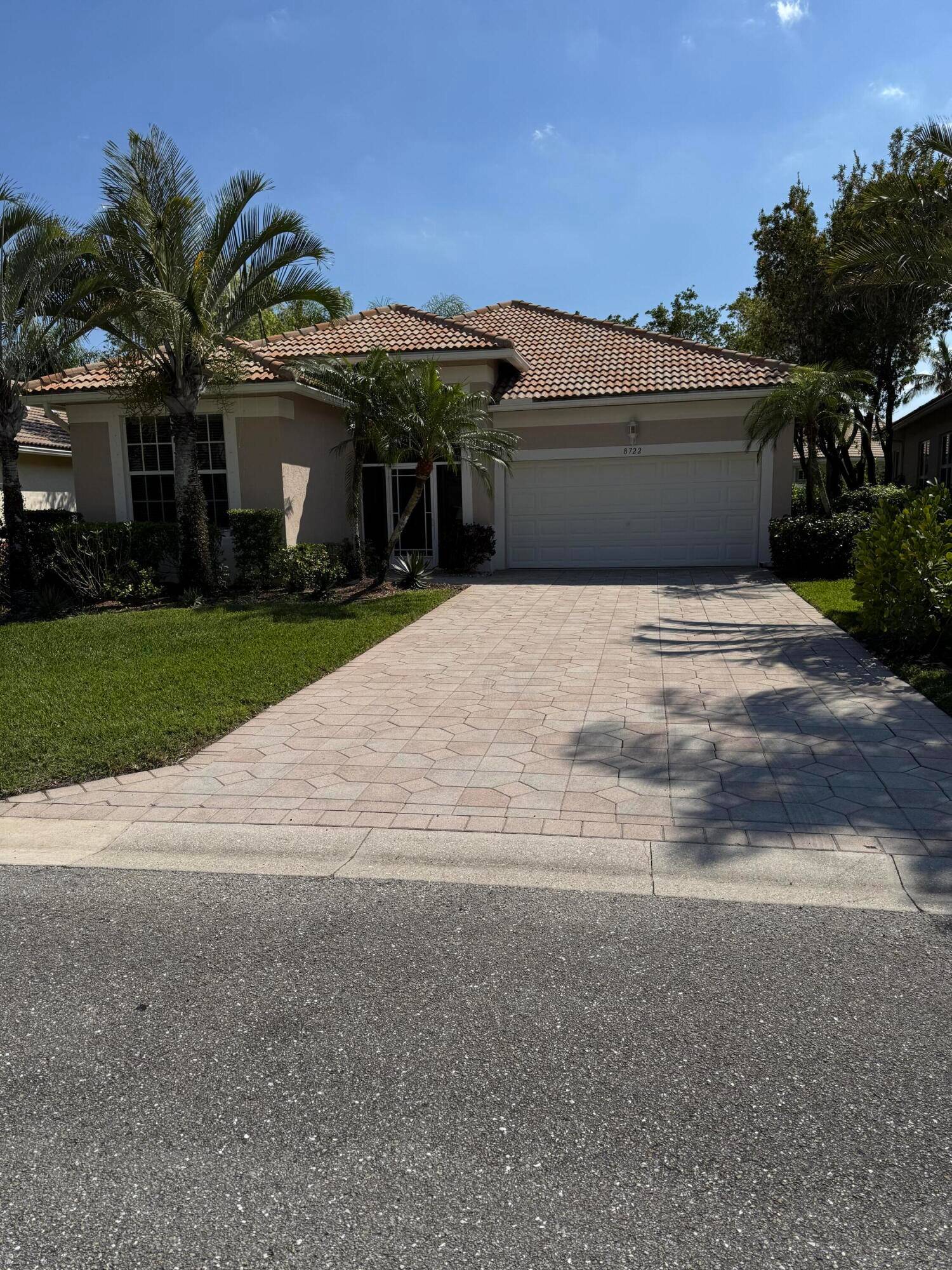 Pristine 2 2 2 Den BR 3 in ultra convenient and welcoming Andros Isle.