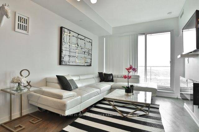 Modern Downtown Condo, Bright And Sunny Corner Unit Facing Lake, South West Exposure.