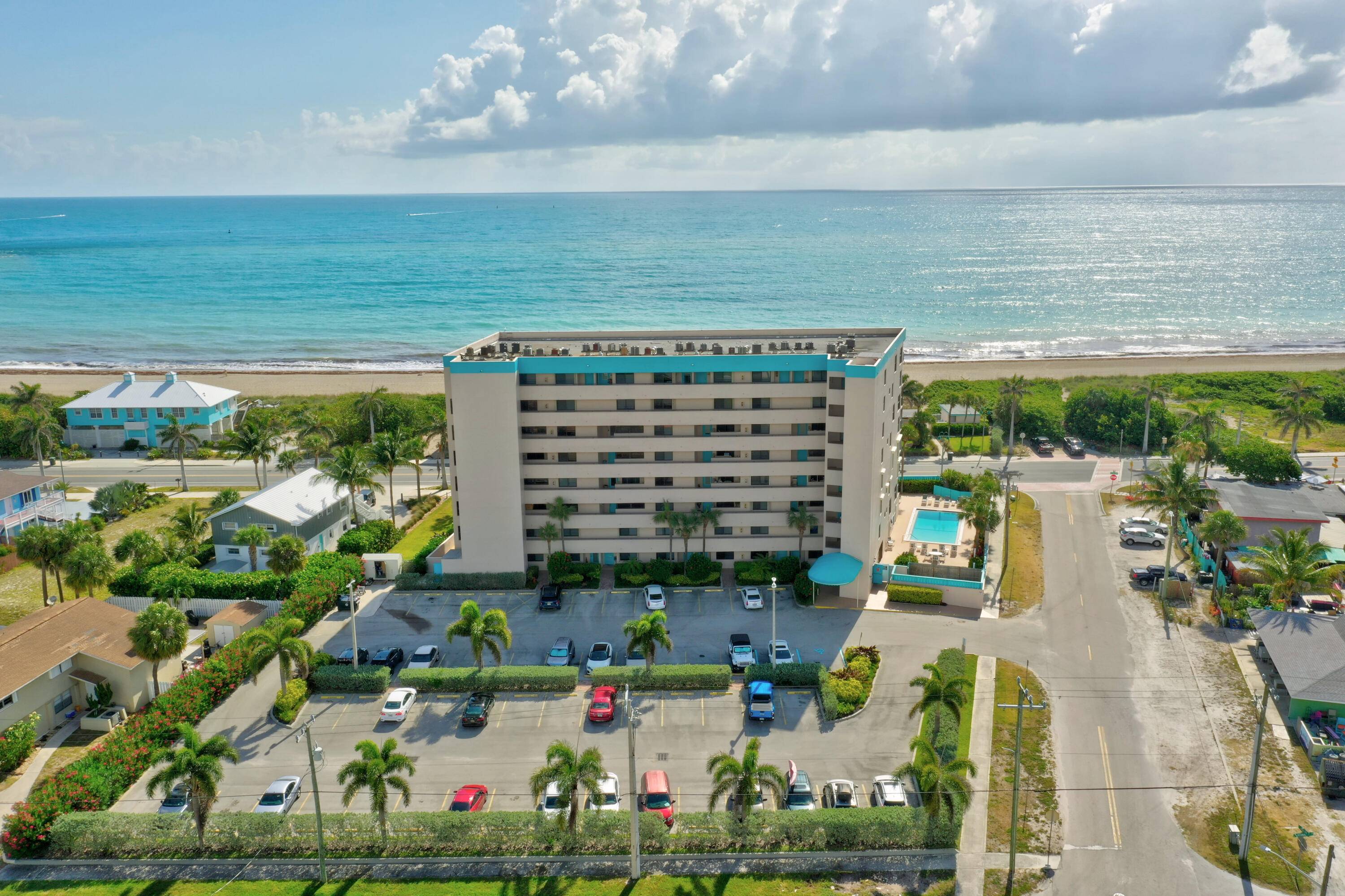 Beautiful 2 bedroom 2. 5 bath furnished condo on South Hutchinson Island !
