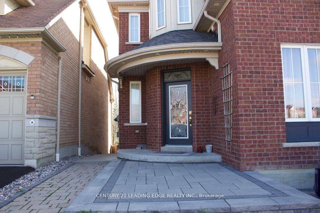 This spacious and beautifully designed Walkout Unit in Ajax offers an impressive combination of style, comfort, and convenience.