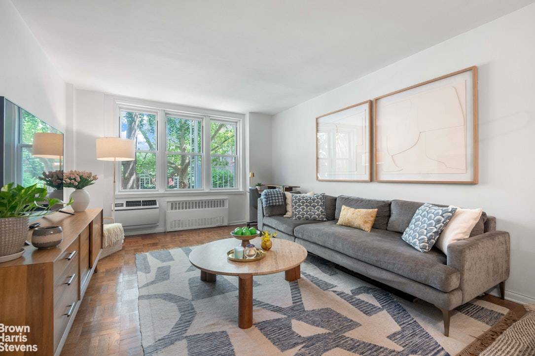 Discover the charm of this one bedroom apartment, offering uninterrupted views across Orange Street toward the enchanting gardens of Plymouth Church and School.