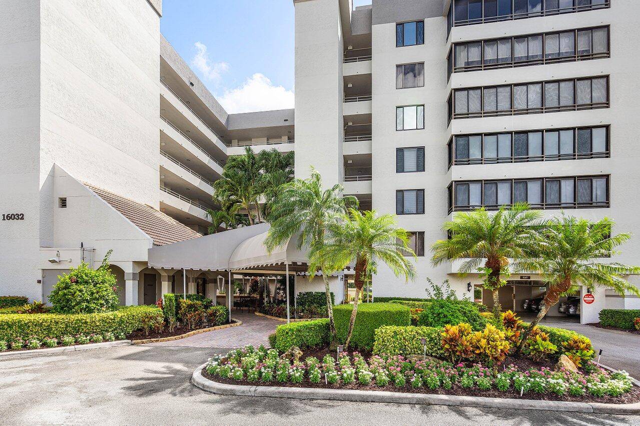 Your gateway to effortless country club living starts here.
