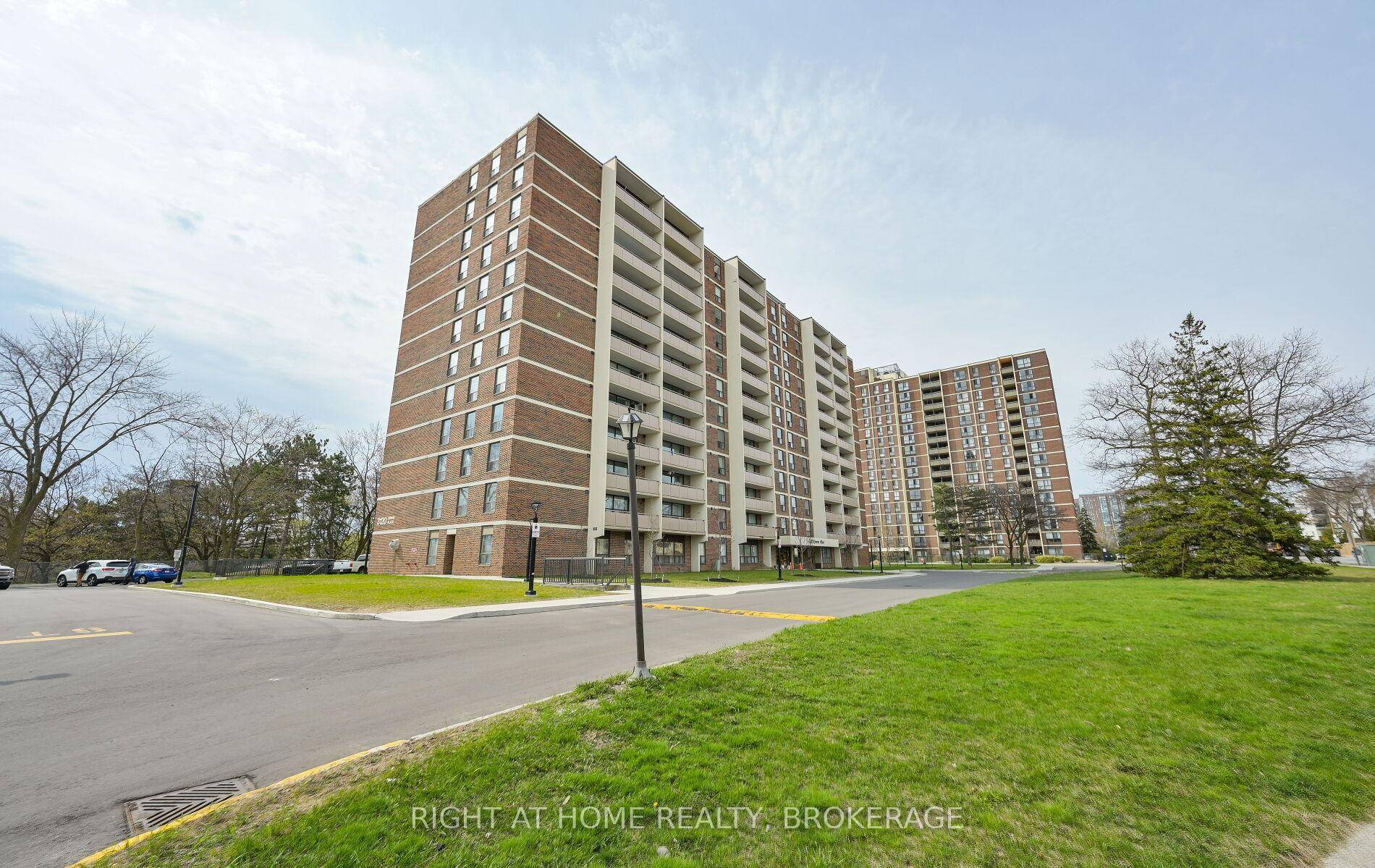 This two bedroom condo offers the perfect blend of modern living and unparalleled convenience in a sought after central location.