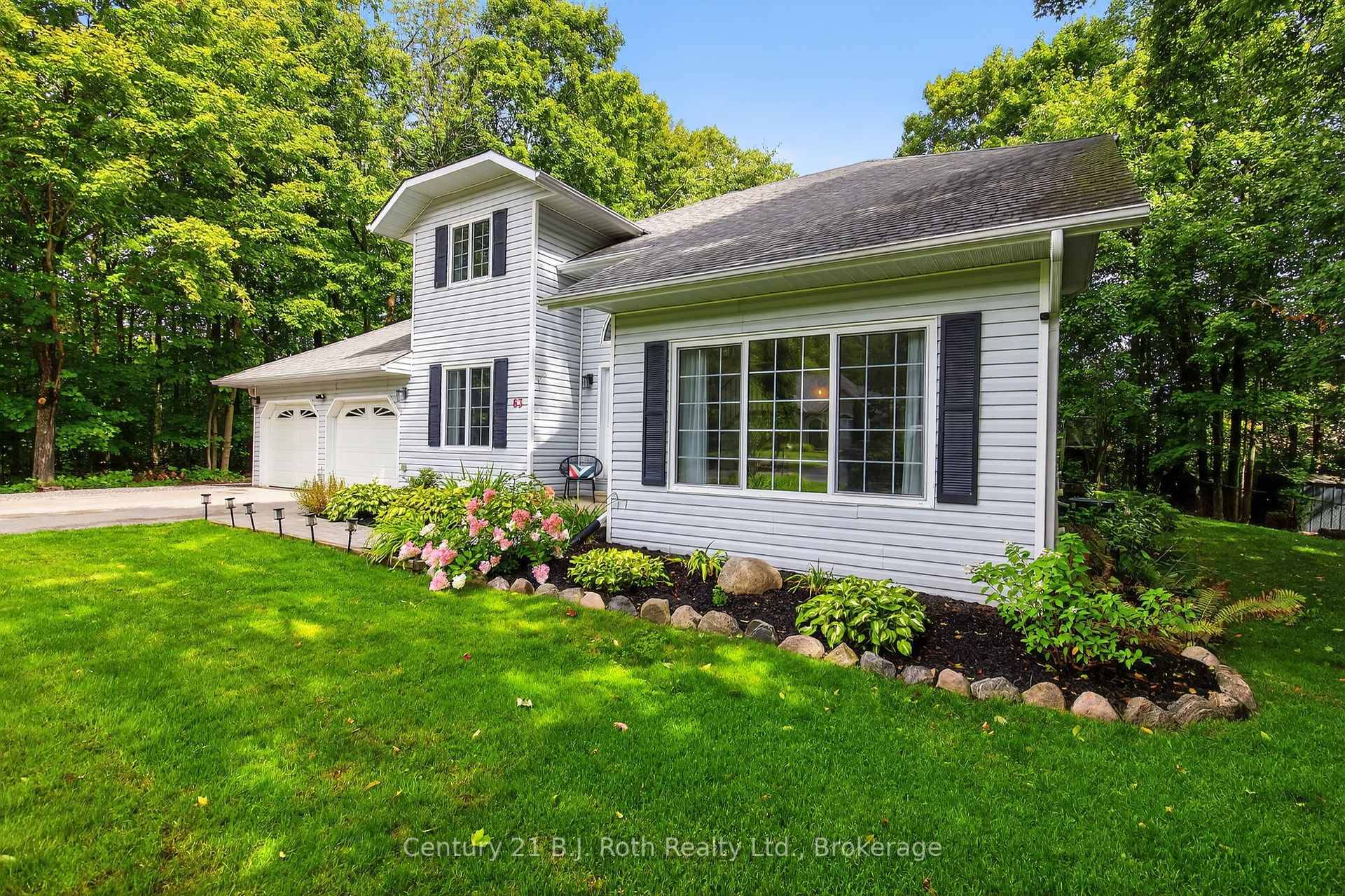 Welcome to this beautifully updated 5 bedroom rural retreat set in an area of fine homes, just minutes to Midland or Penetanguishene, and access to Georgian Bay is only mins ...