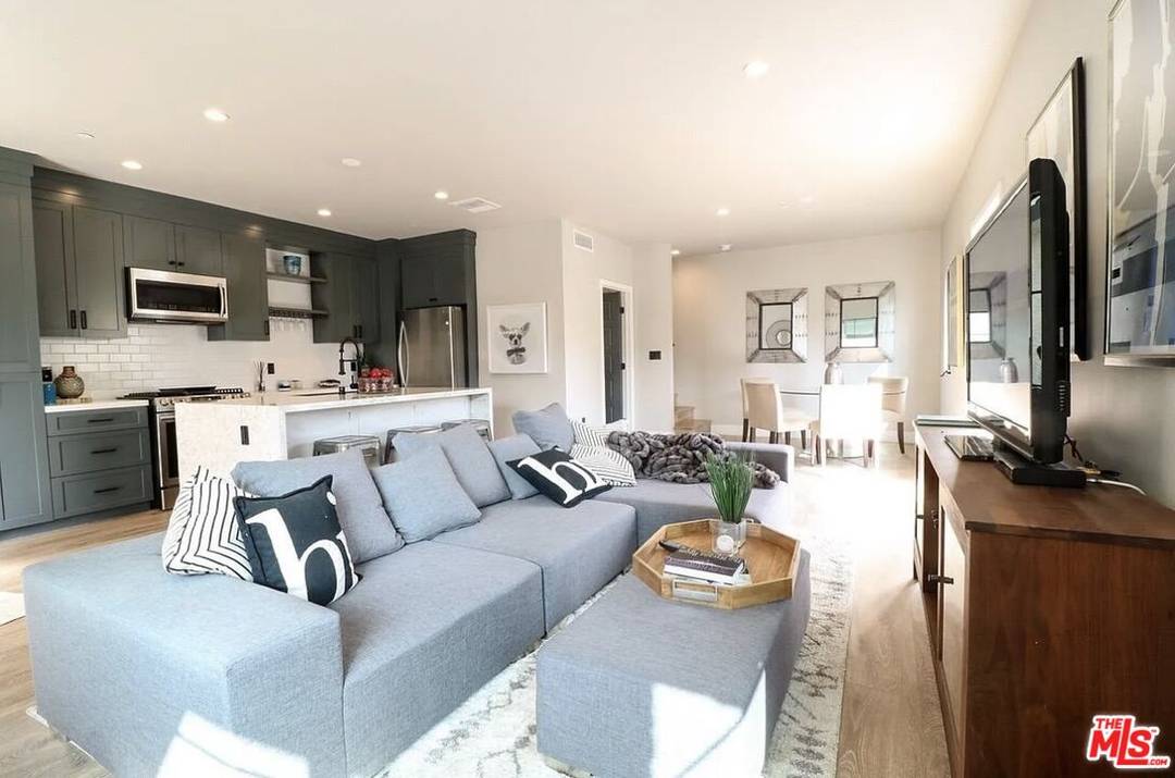 1253 S Plymouth 3BR La