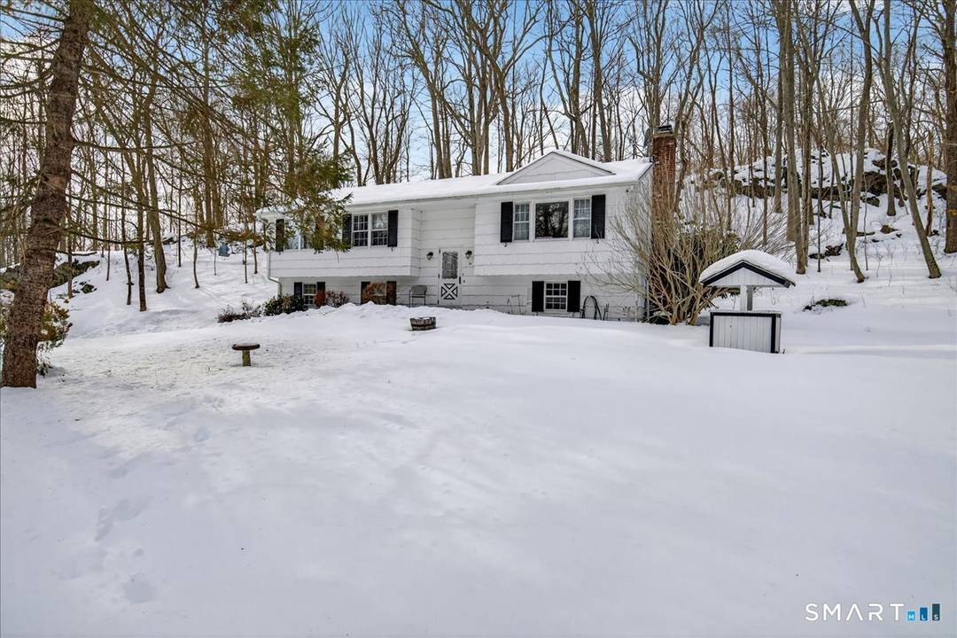 Welcome to 31 Longview Drive in Ridgefield.