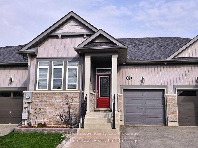 Charming Freehold Townhouse in Fergus Move In Ready !