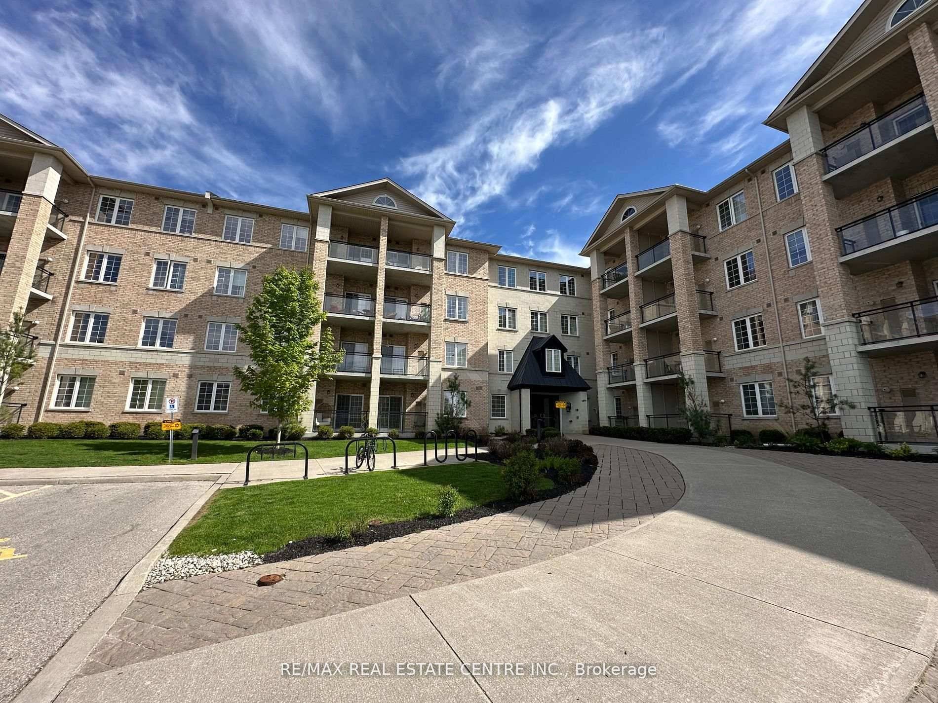 Welcome to Unit 118 at 1077 Gordon Street a spacious 2 bedroom den, 1 bathroom condo located in Guelphs vibrant south end.