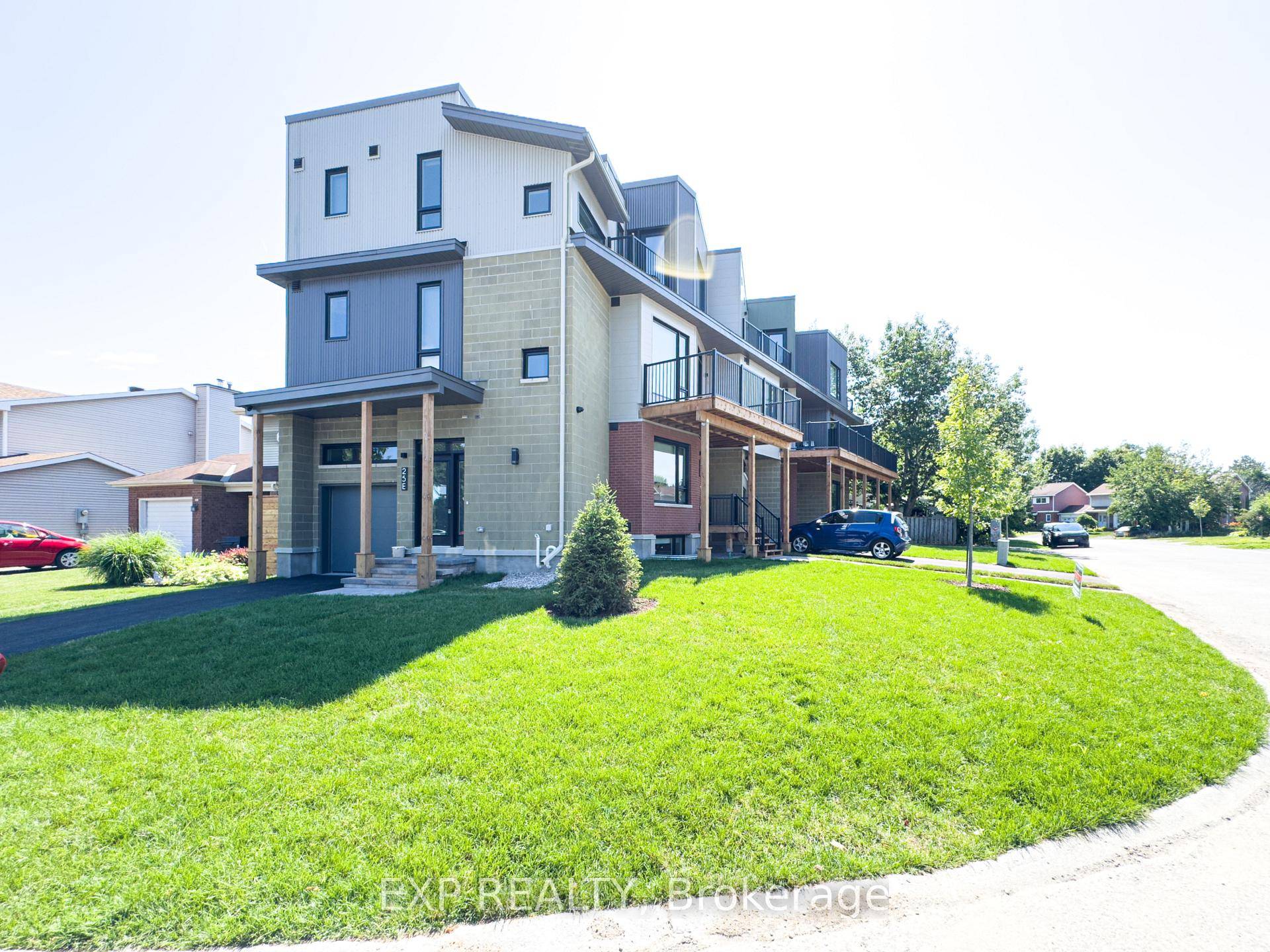 Welcome to 25 Fair Oaks located in Craig Henry close to transit, parks and amenities.