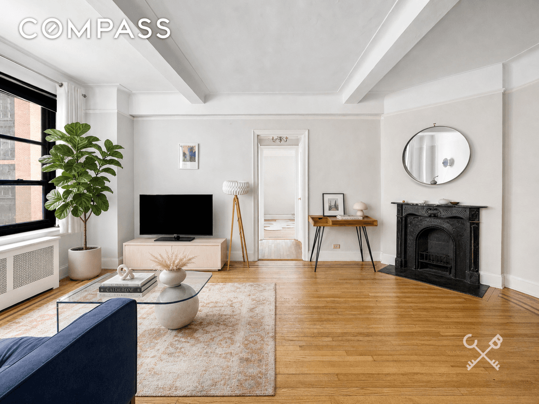 Residence 7P at Gramercy House is a classic pre war one bedroom in one of Gramercy Park s most iconic Art Deco cooperatives.