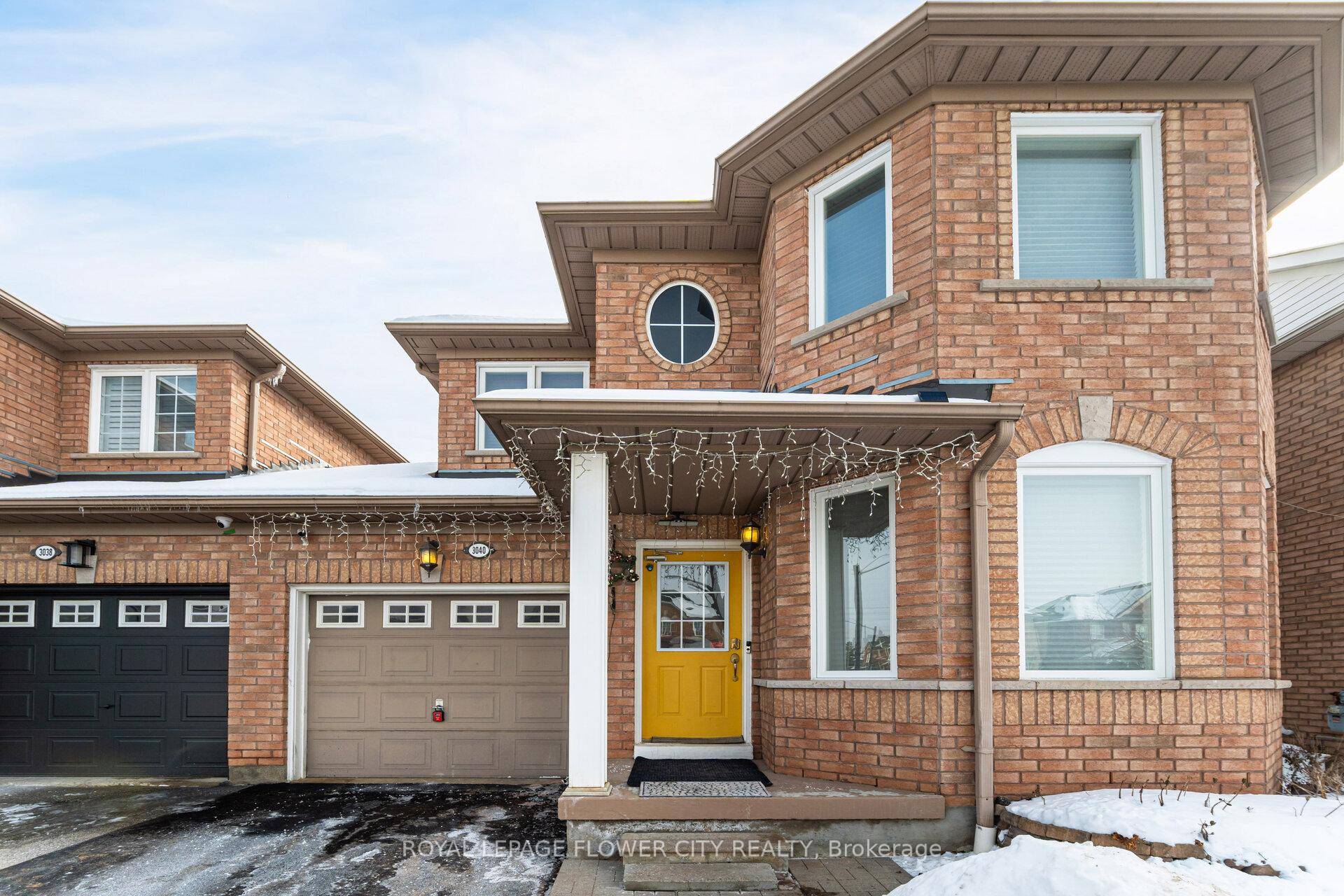 A beautiful Linked home at the price of Semi Detached House located in the charming Churchill Meadows community, Tastefully renovated by spending top dollars upgrading hardwood kitchen with granite countertop, ...