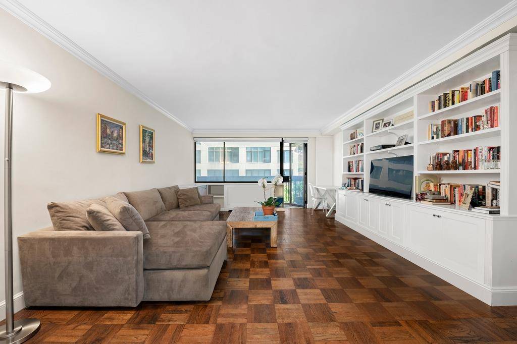 Just a block from Central Park, this charming co op offers the best of Upper East Side living.