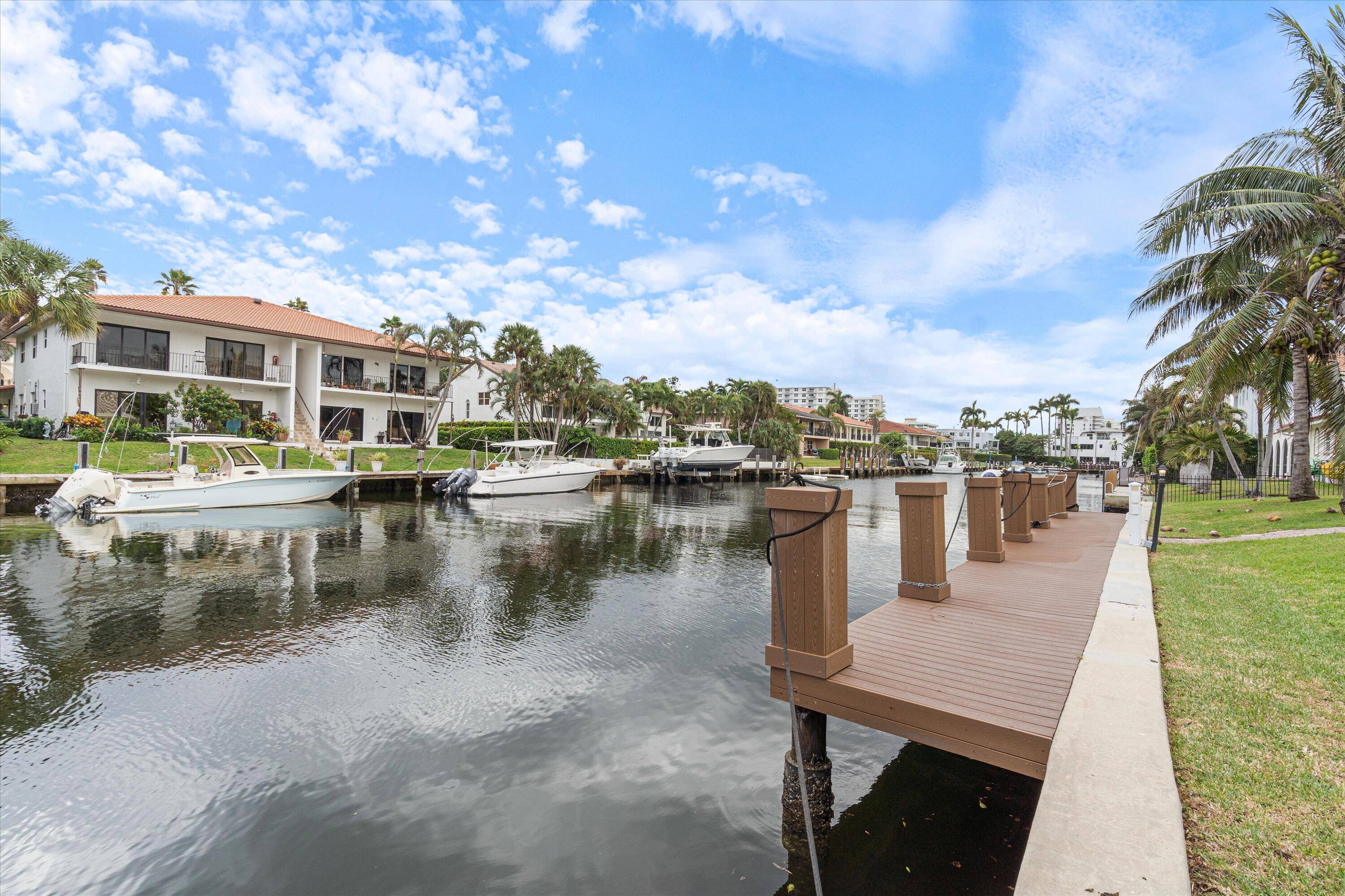 Waterfront Paradise in Prestigious Highland BeachDiscover the ultimate in luxury living in the exclusive Bel Lido Isle community.