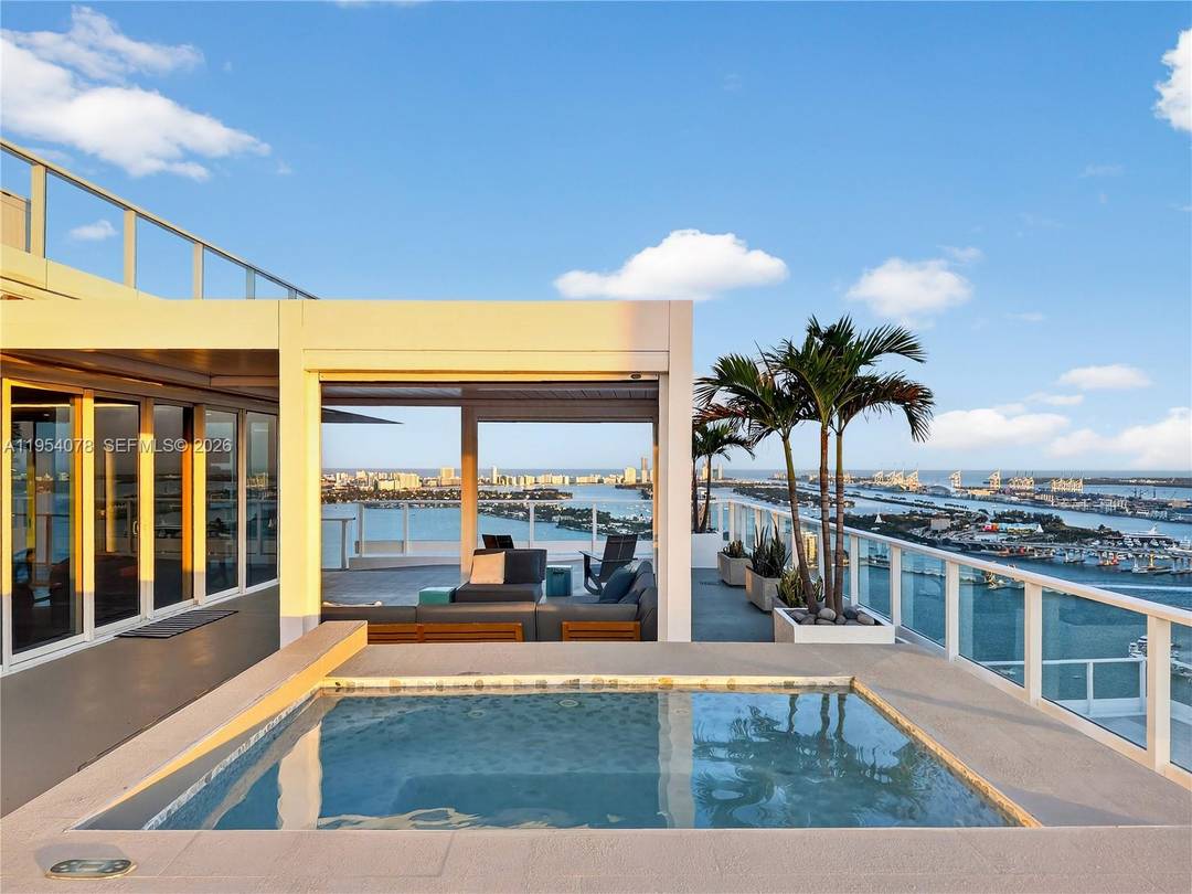 Don t miss out on this rare opportunity to own a true trophy penthouse at Paramount Bay offering breathtaking panoramic views of Biscayne Bay, the Atlantic Ocean, amp ; the ...