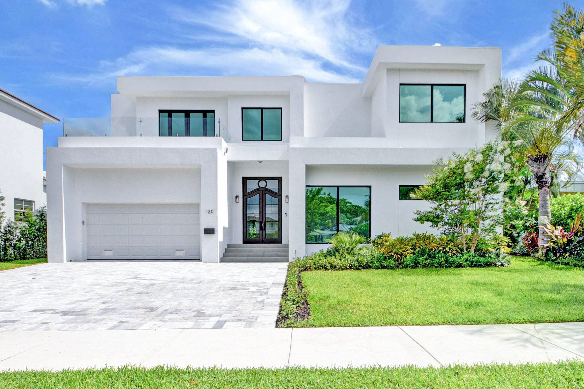 NEWER CONSTRUCTION 4 Bed Office in the highly sought after south end intracoastal block, just steps from Flagler Drive, Summa Beach and the Intracoastal.