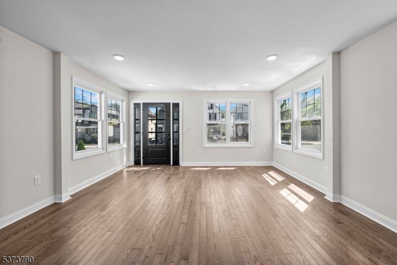 Newly Renovated 3 Bedroom Home with Custom Finishes.