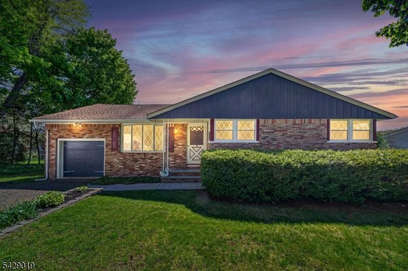 Hidden gem on Lake Shawnee's charming lakefront enclave Duck Point Terrace.