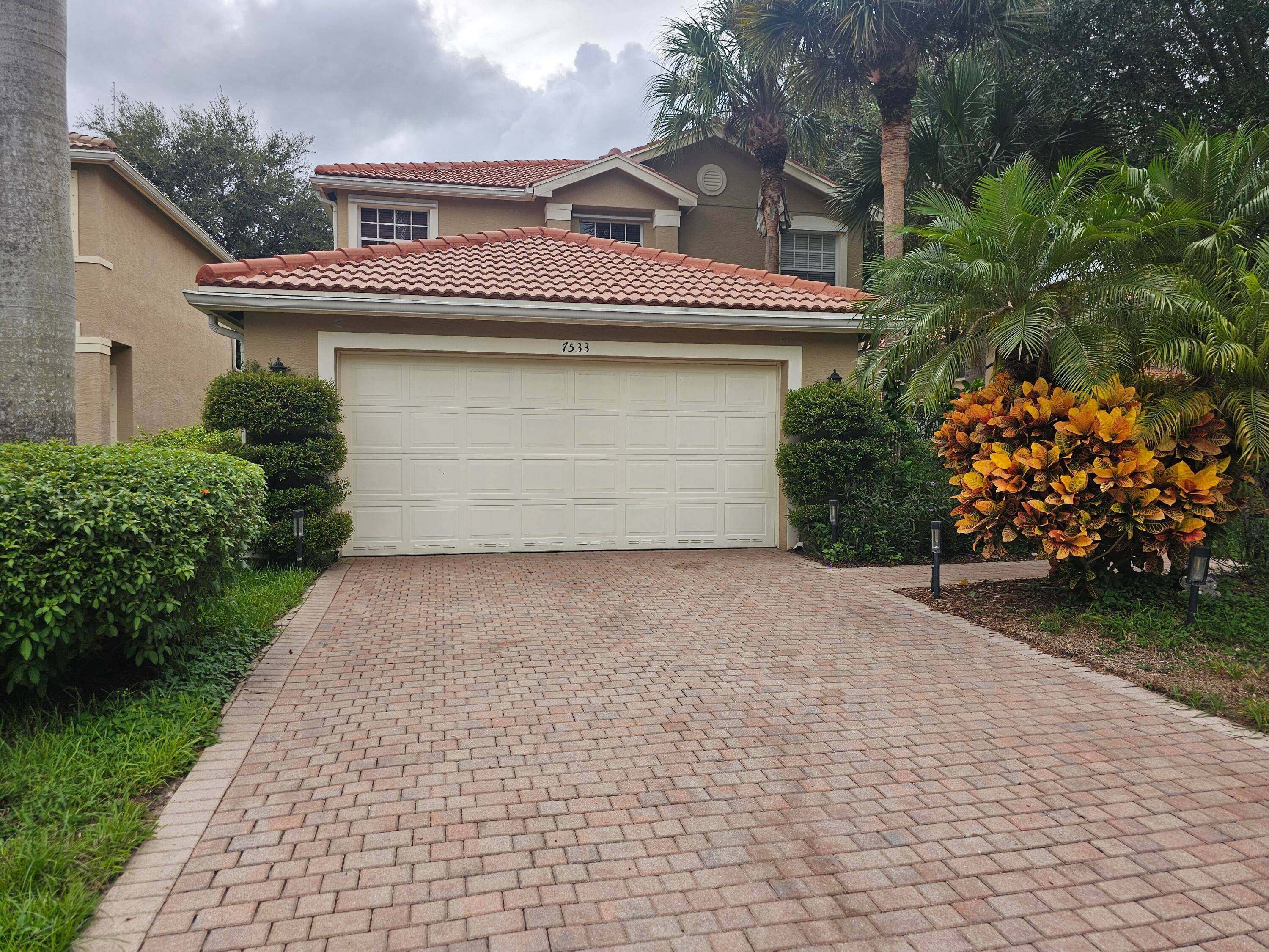 Come, see this beautiful 5 3 home at this within the desirable community of Greystone.