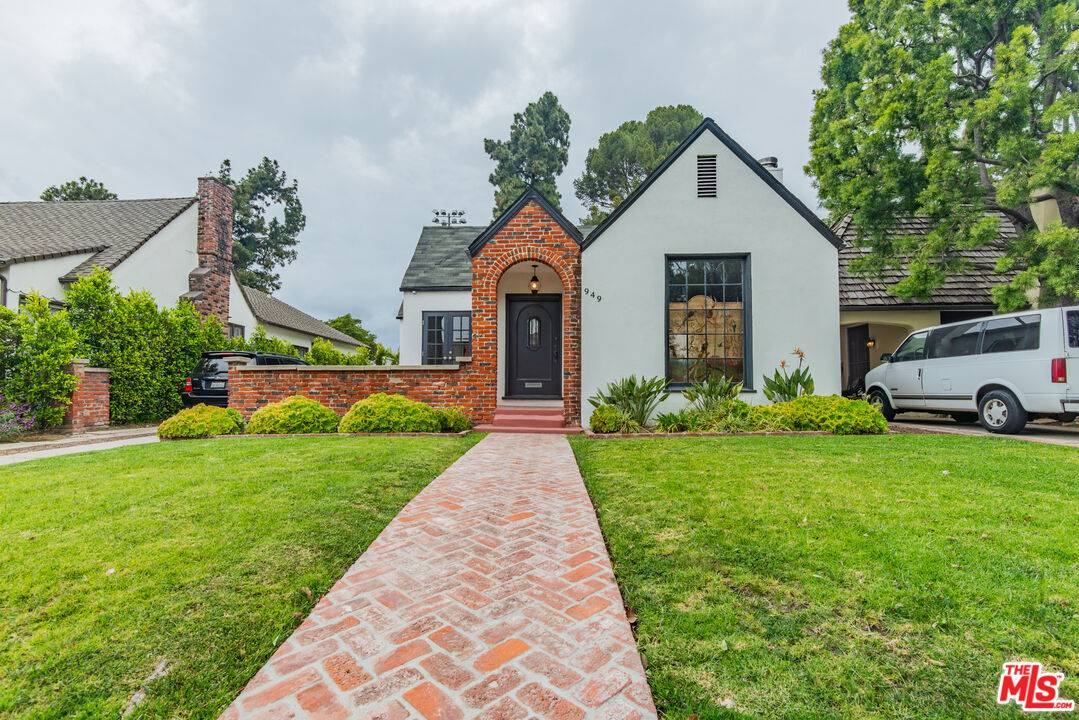 949 Schumacher Dr 4.0 Beverly Grove LA