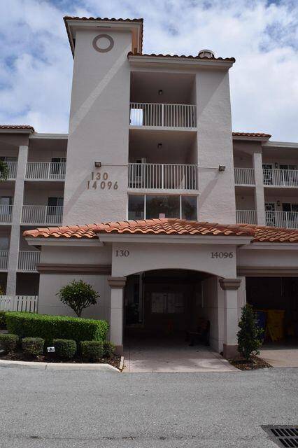 Wake up to sparkling lake views in this beautifully appointed 2 bed 2 bath condo w a versatile den in the highly desirable Huntington Pointe community.