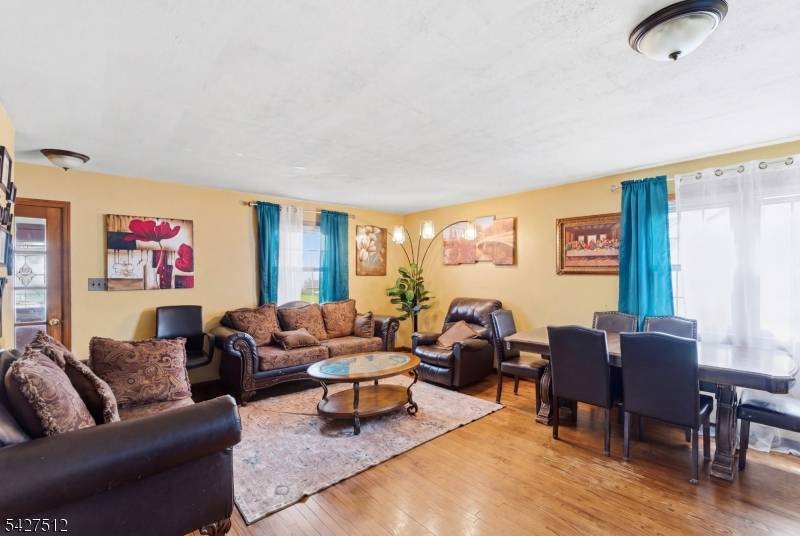Oakwood Pl North Brunswick Twp. New Jersey Single-Family