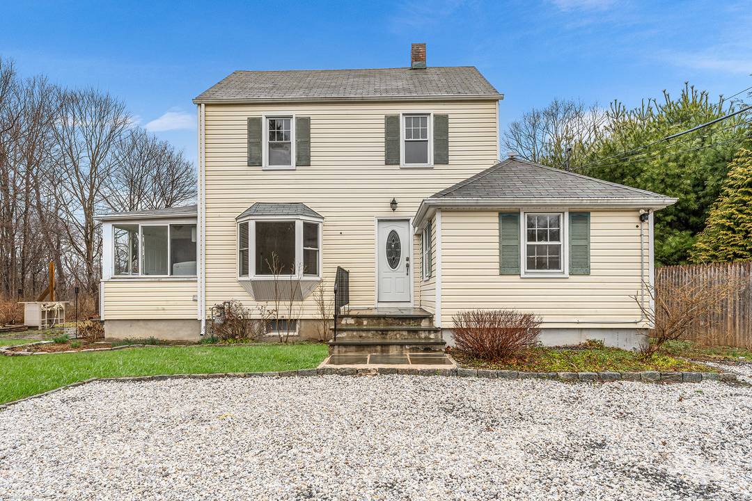 Beautifully updated Colonial in an excellent location, close to downtown Weston !