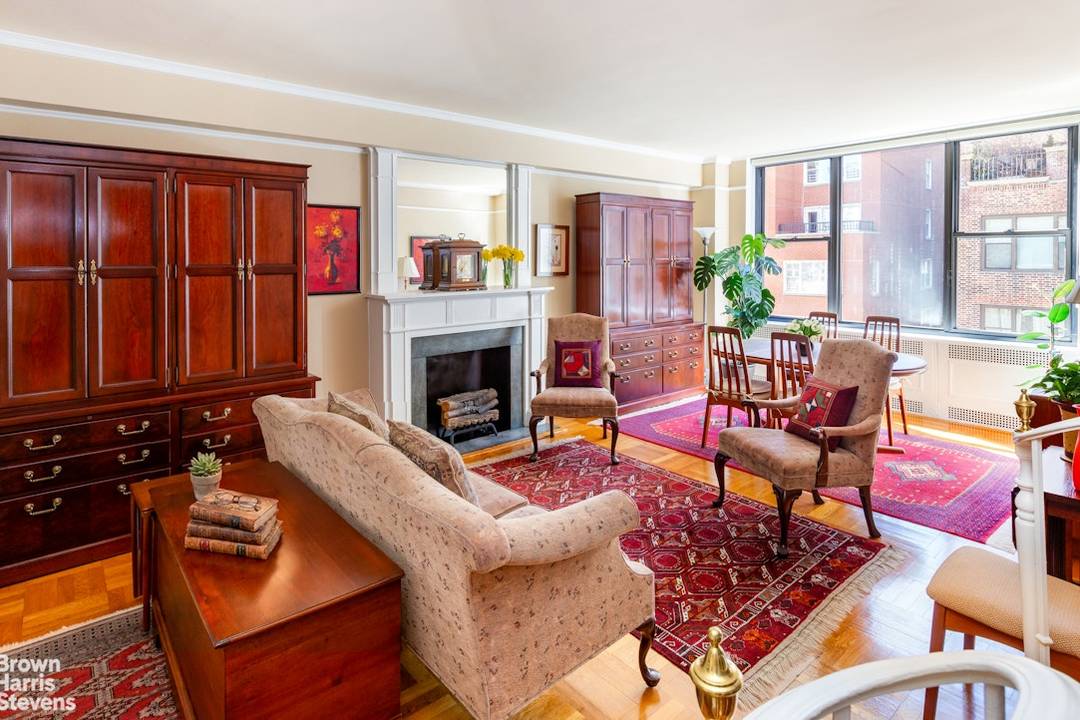 Wonderfully large and spacious one bedroom apartment, with high ceilings, amp ; a sunken living room, in a highly sought after Eastgate building.