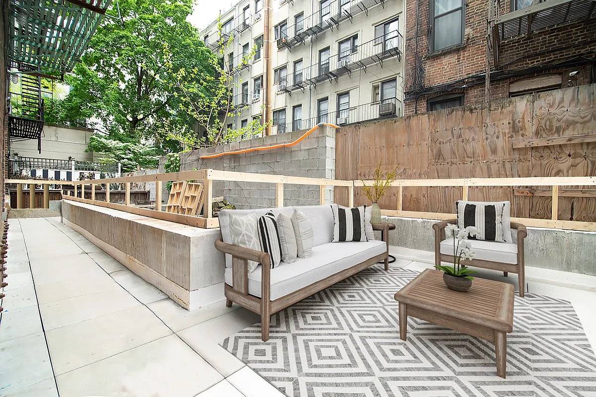 This is the best block in Soho Thompson between Spring and Broome !