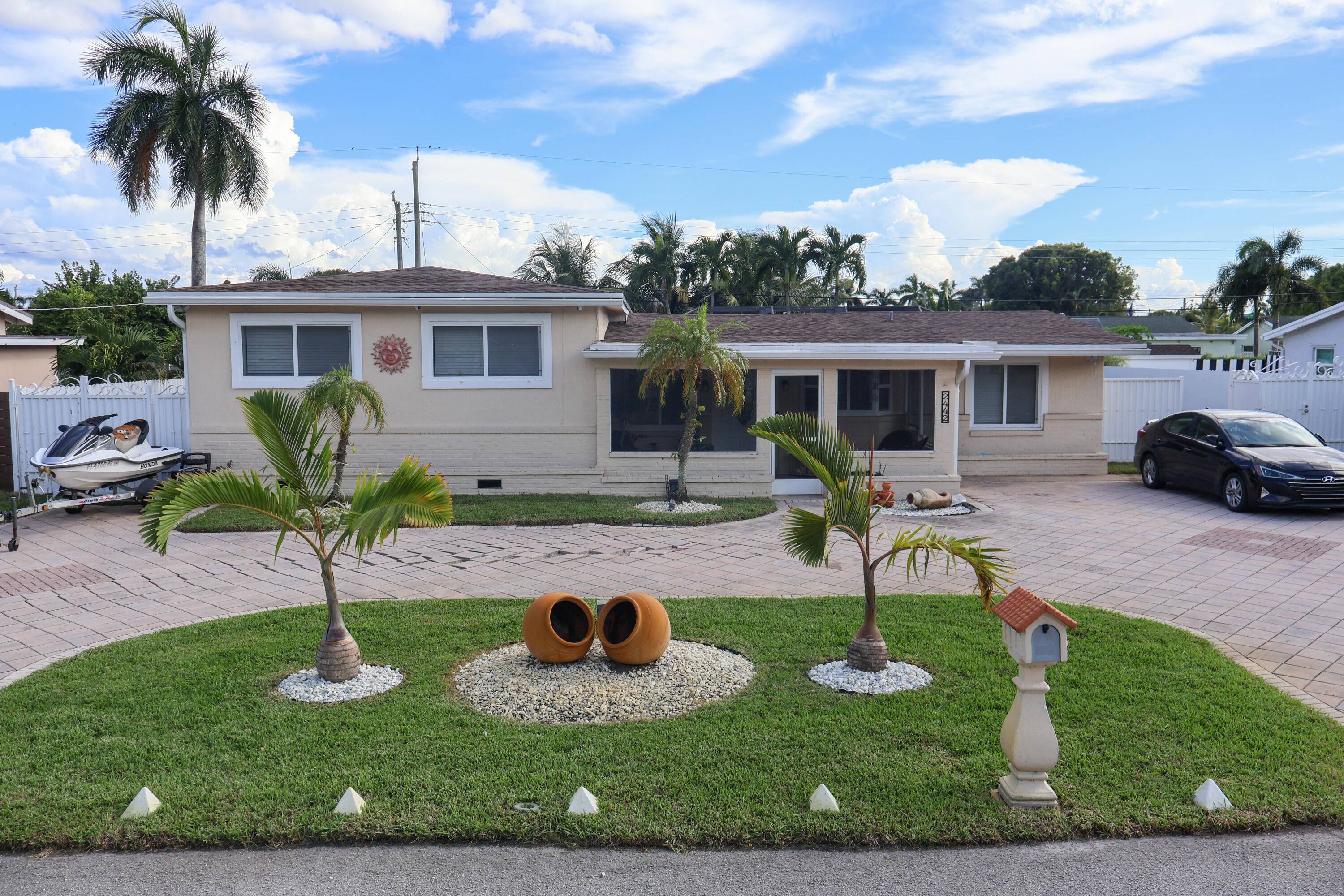 Step into this South Florida retreat !