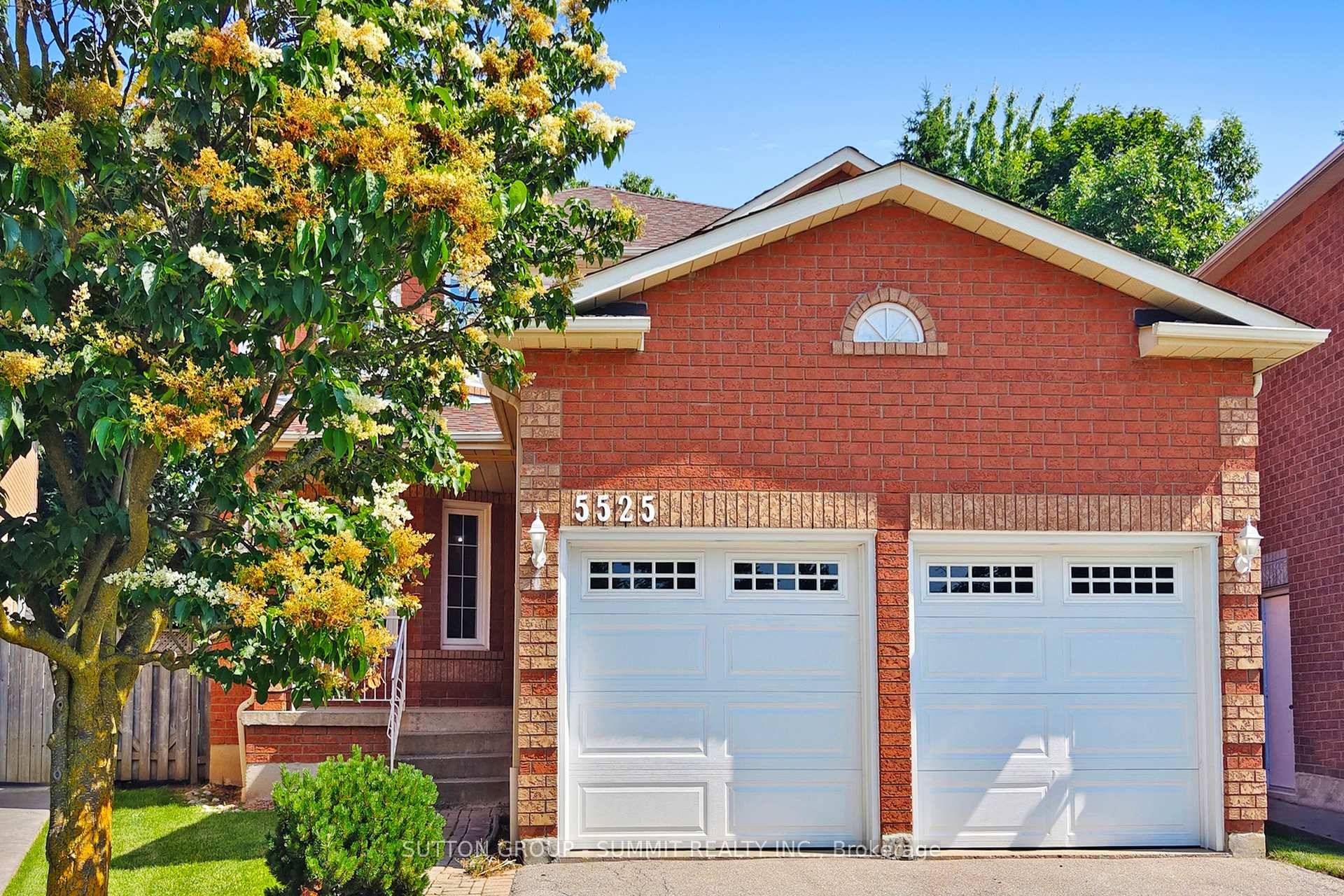 ONE OF THE BEST AREA IN EAST CREDIT ; PIE SHAPE PREMIUM POOL SIZE LOT ; QUIET COURT LOCATION, MAIN FLOOR LAUNDRY WITH ACCESS TO 2 CAR GARAGE, NO SIDE ...