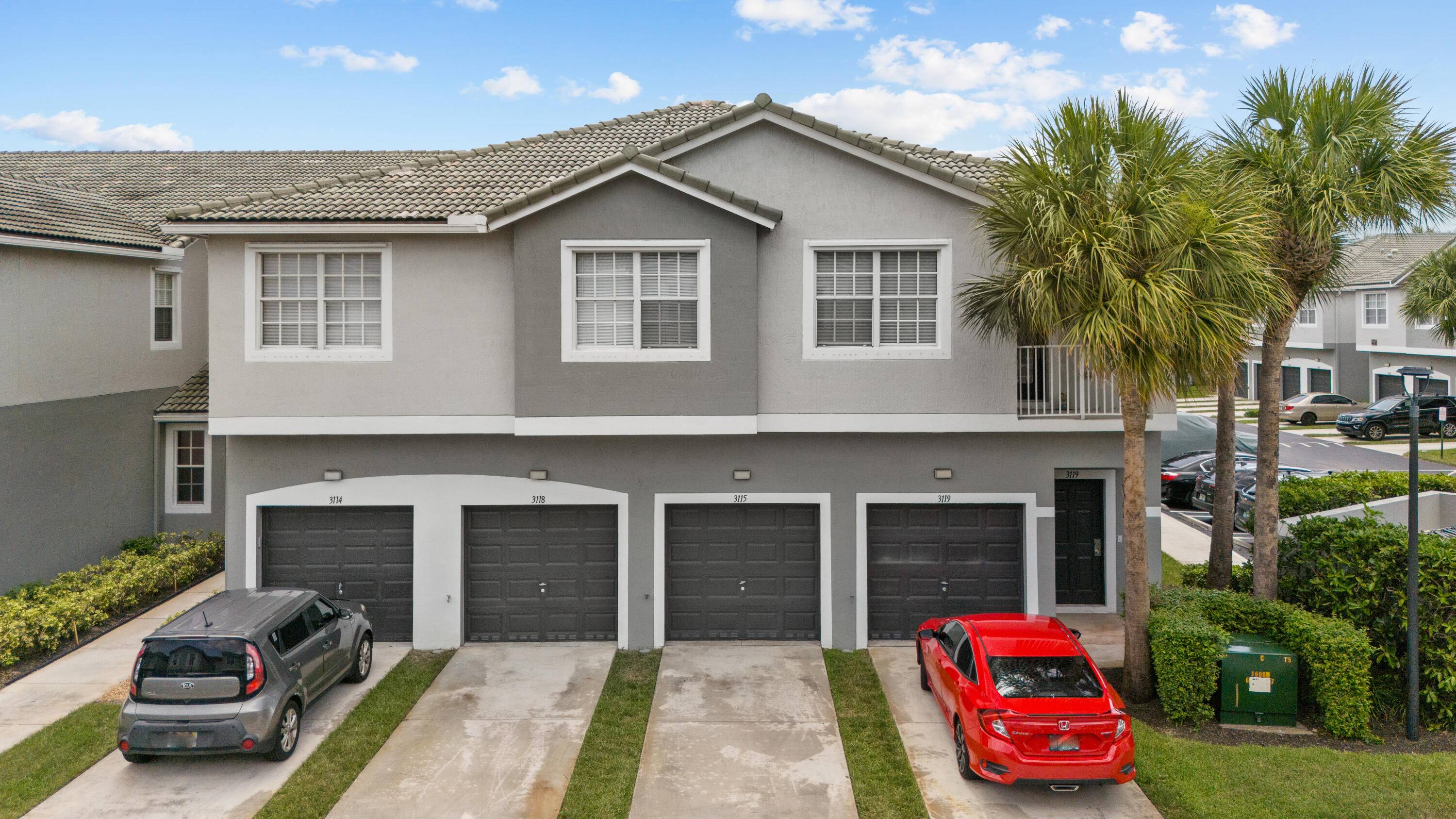 Discover the perfect blend of comfort and convenience at 3115 Grandiflora Dr in Greenacres' Magnolia Bay community.