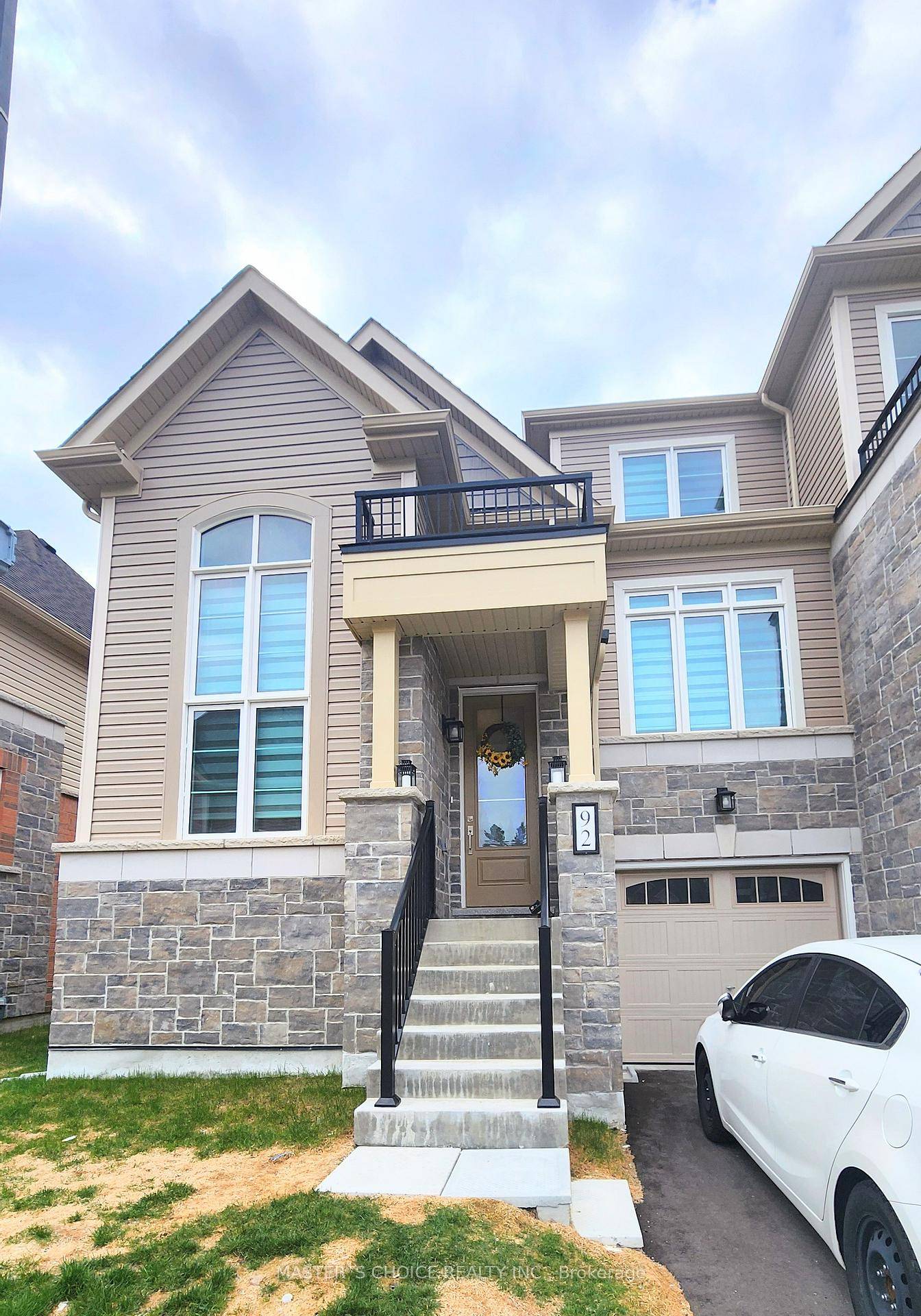 End Unit Townhome back on Ravine feels like a Semi.