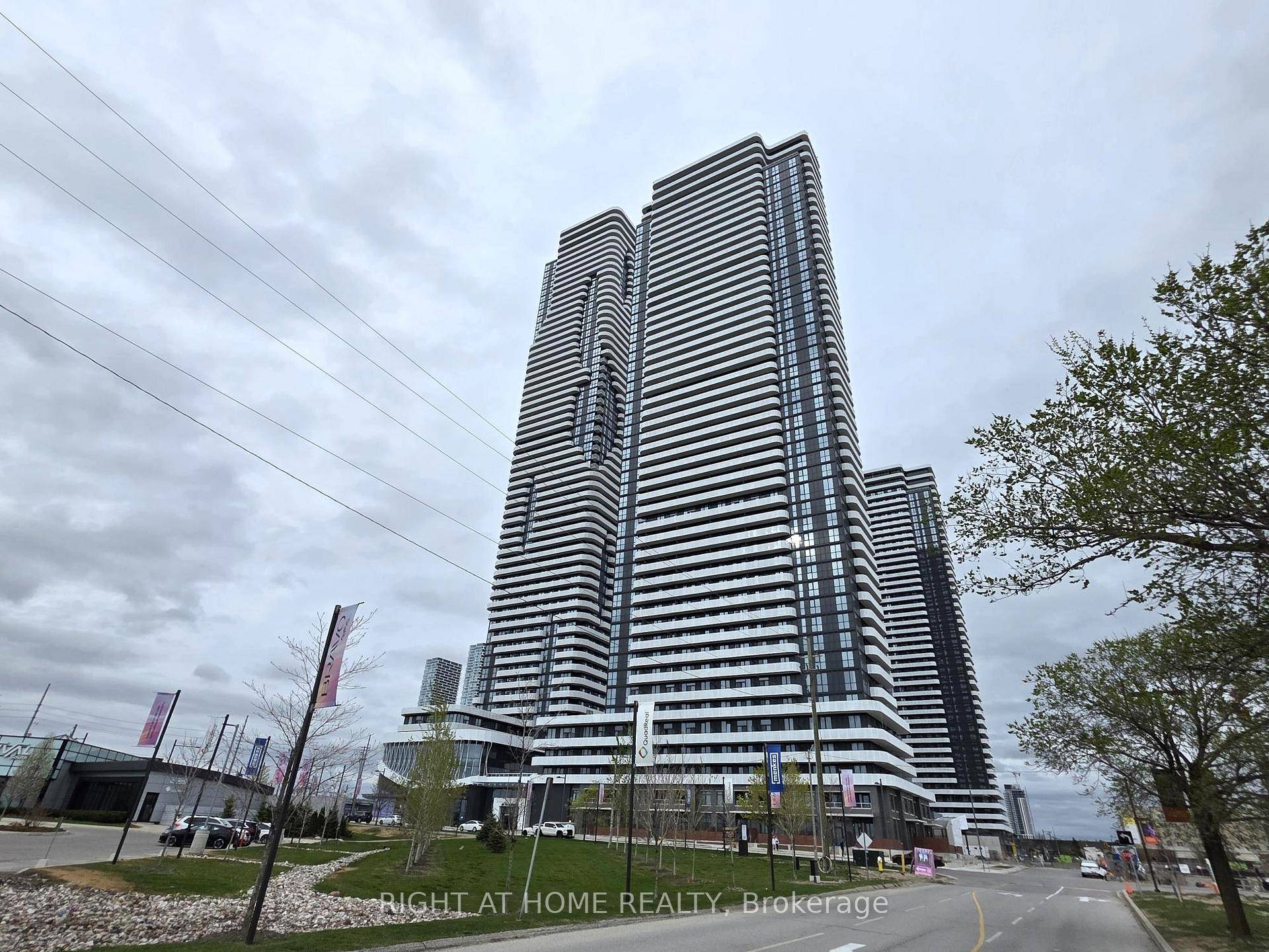 Modern 1 Bedroom Den Condo in Vaughan Great Location !