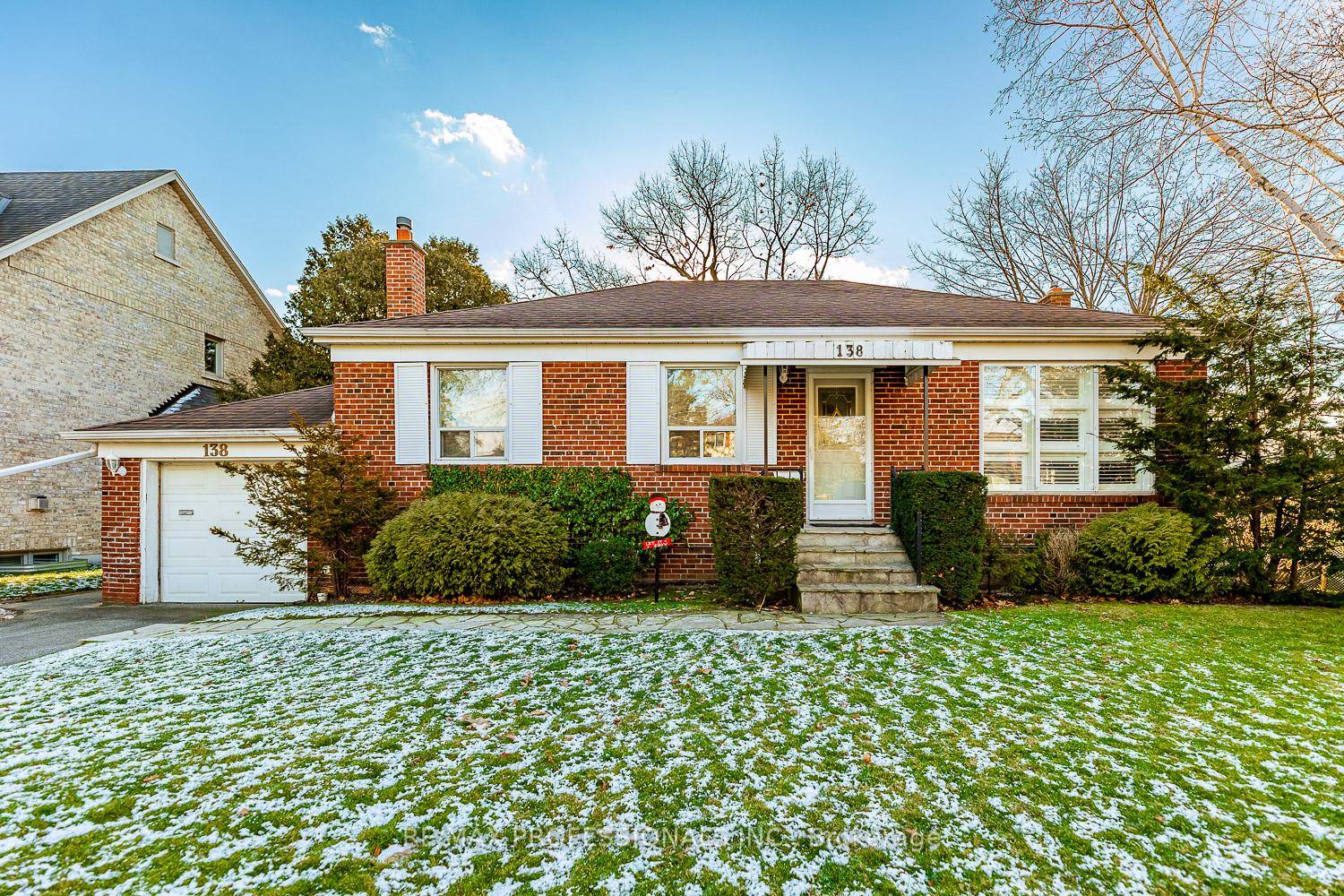 Fabulous and Rare Islington Heights Building Lot !