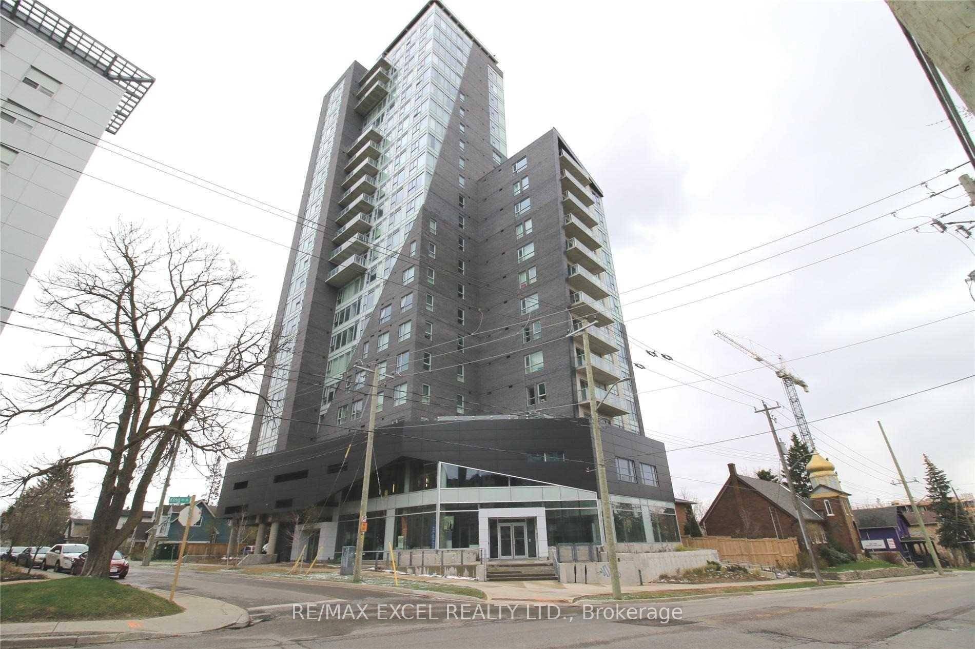 Discover the convenience of this Stunning Unobstructed Beautiful view 1 bedroom condo with 9 foot ceilings, 566 SQFT 24 SQFT Balcony, ideally situated on King Street North highly sought university ...
