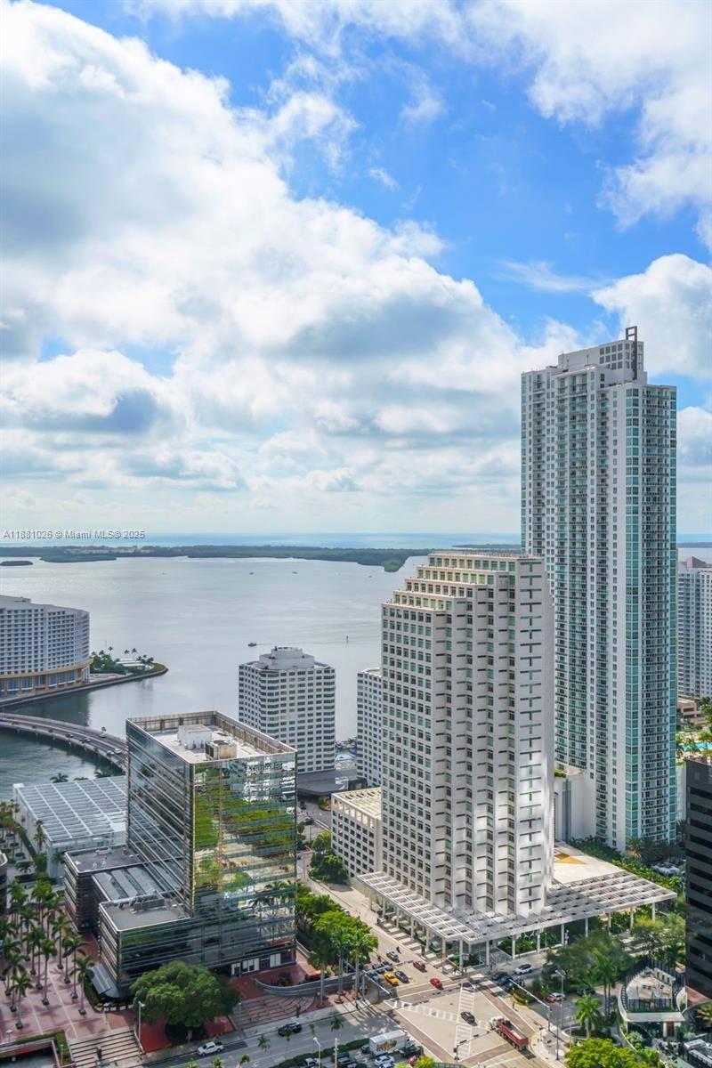 Bright 3 Bed 3 Bath Condo with Bay Views, Reach Brickell City Centre.