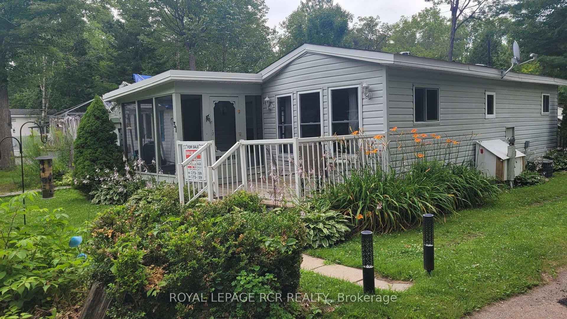 Wow Muskoka charm in secluded Sunpark Beaver Ridge Estates.